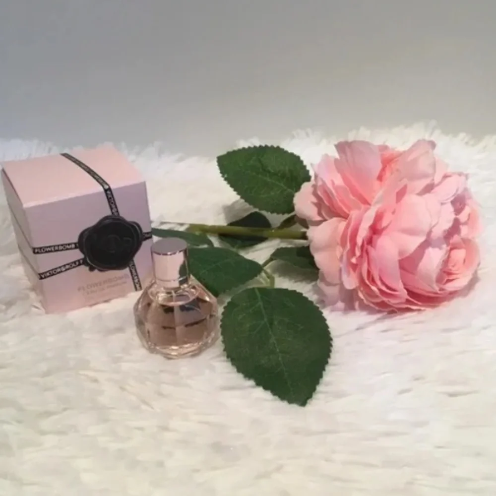 FLOWERBOMB MINI PARFUM- BY VIKTOR AND ROLF - Picture 2 of 5